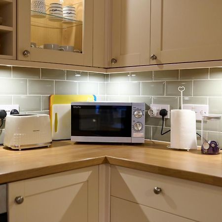Charming 1Br Apartment Close To Centre With Free Parking 오반 외부 사진