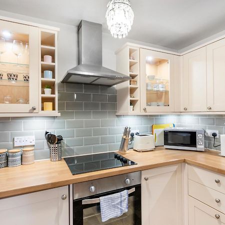 Charming 1Br Apartment Close To Centre With Free Parking 오반 외부 사진