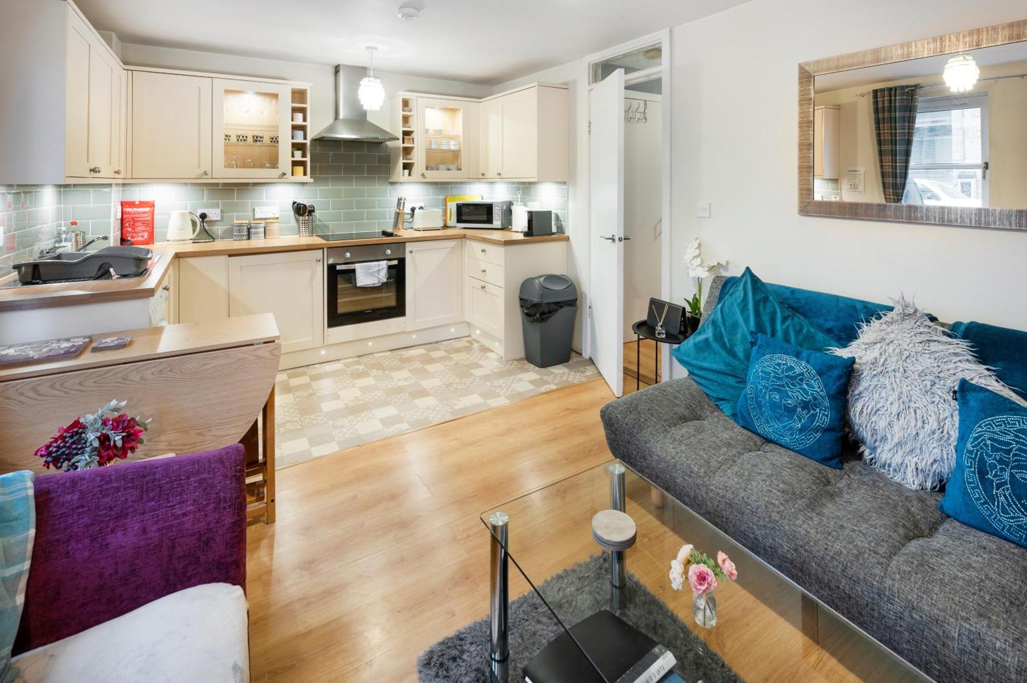 Charming 1Br Apartment Close To Centre With Free Parking 오반 외부 사진
