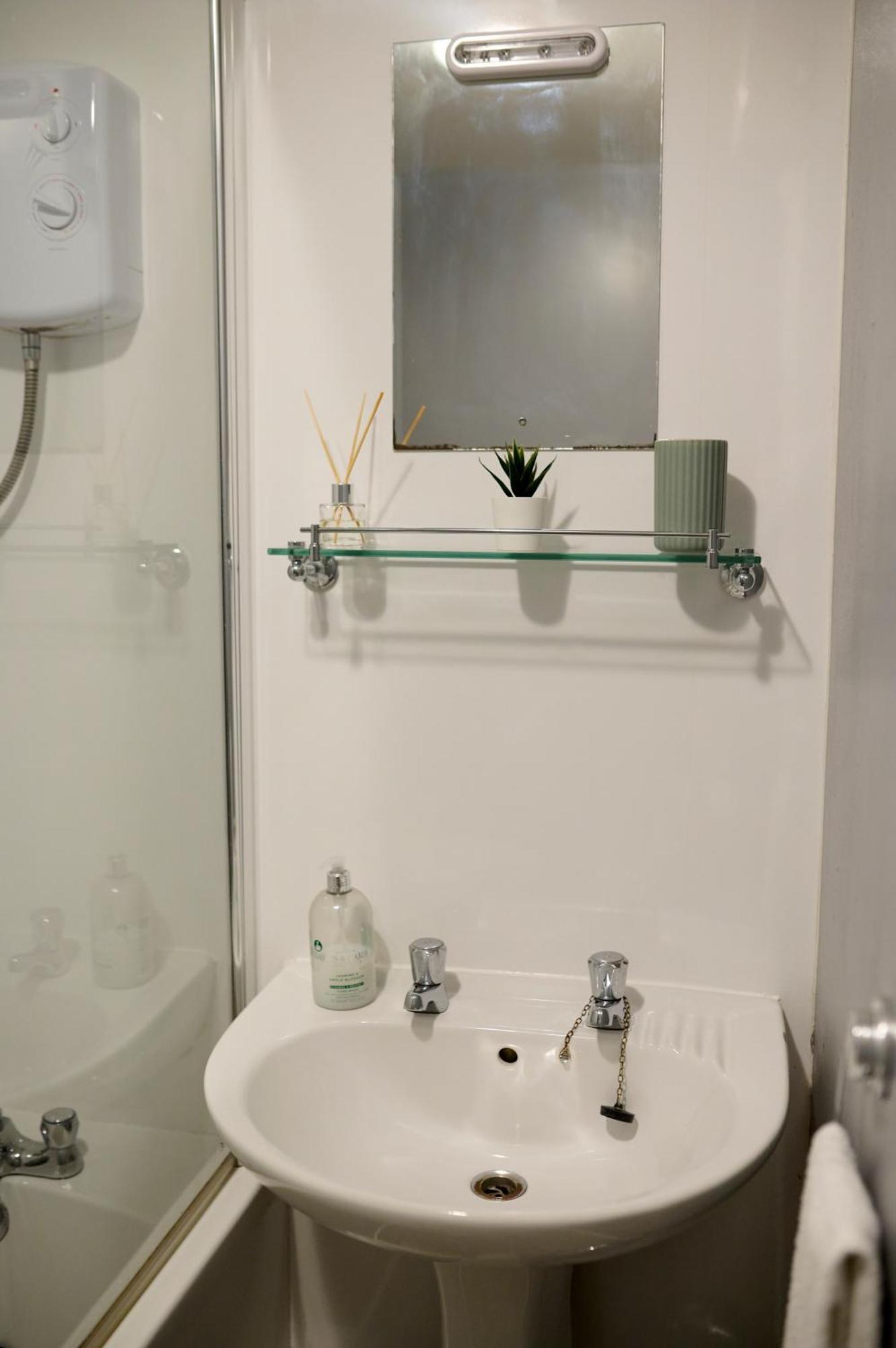 Charming 1Br Apartment Close To Centre With Free Parking 오반 외부 사진