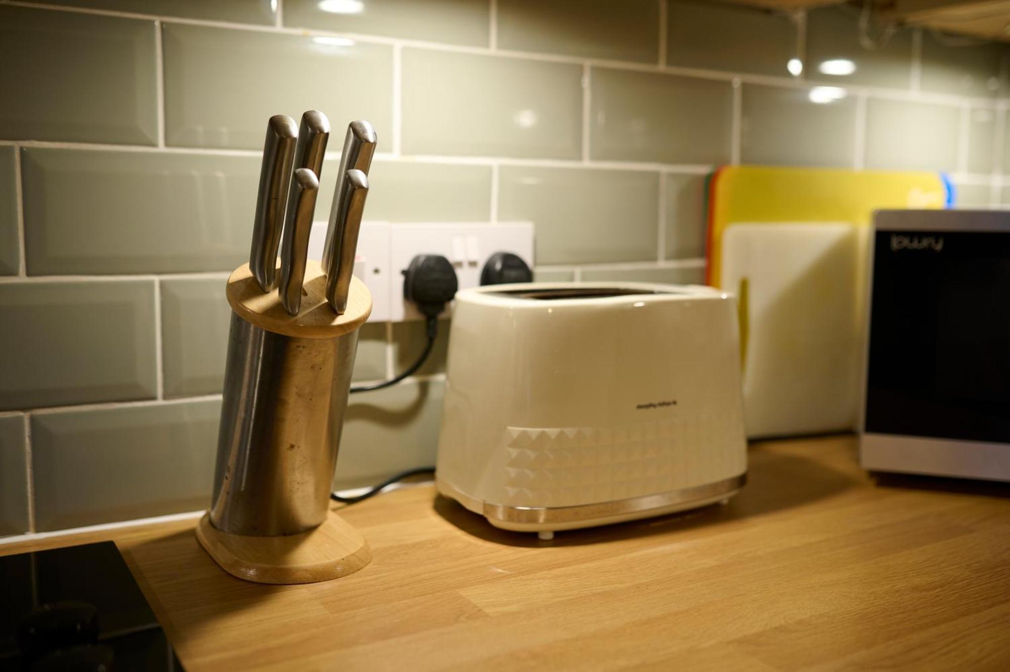 Charming 1Br Apartment Close To Centre With Free Parking 오반 외부 사진